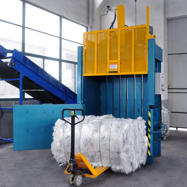 Medium-sized vertical hydraulic balers for baling press paper, cardboard and film