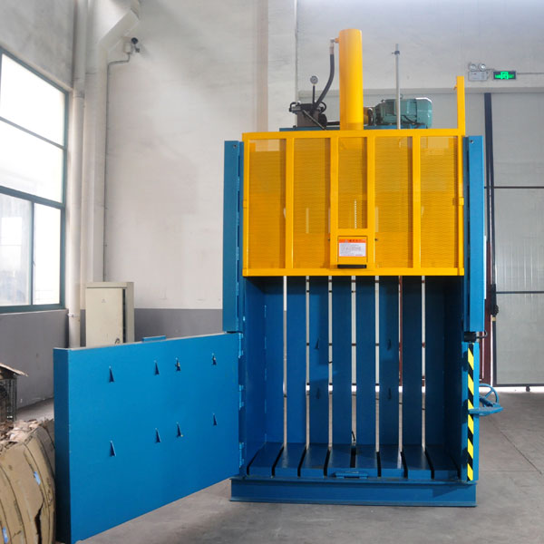 Medium-sized vertical hydraulic balers for baling press paper, cardboard and film