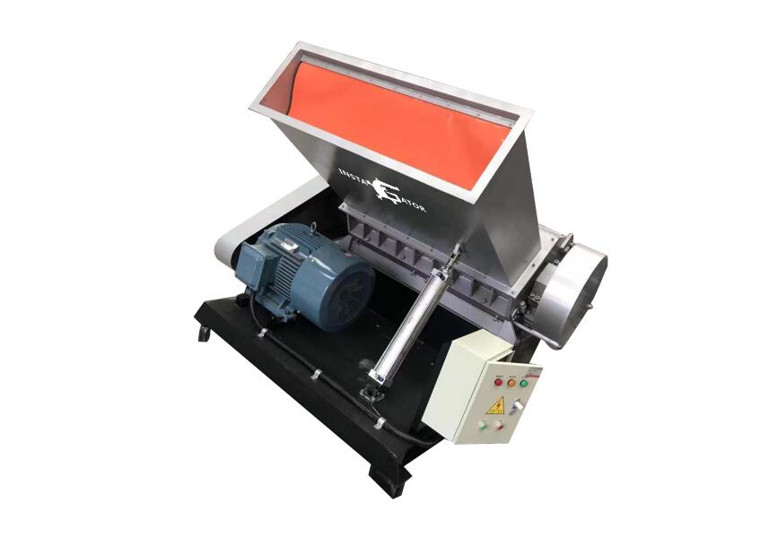 Plastic granulators for plastic pallets and plastic sheet and plastic board recycling treatment 