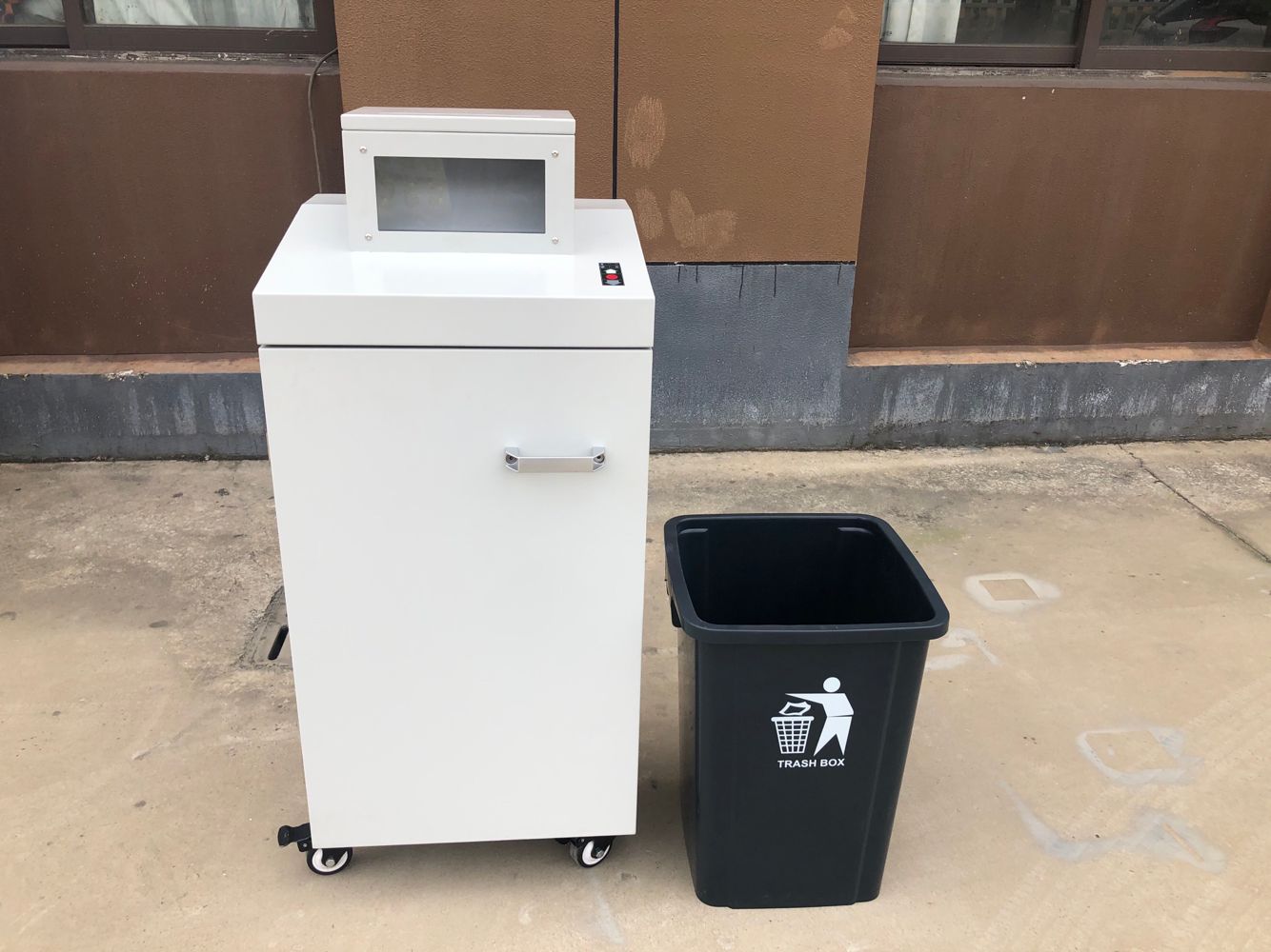 Small cross cut paper shredder 