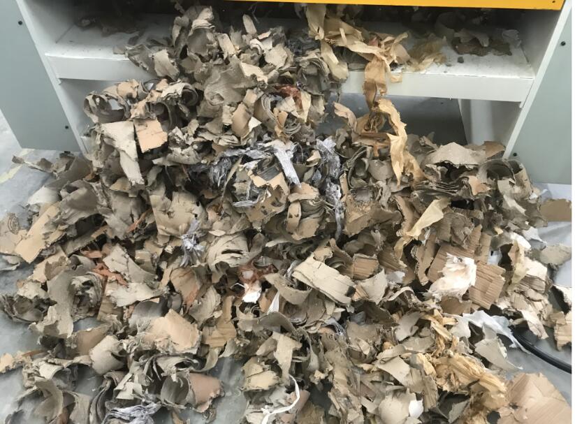 High efficiency cardboard box and paper core shredder
